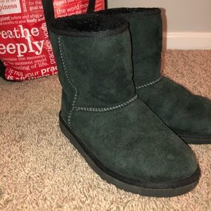 CLASSIC BLACK UGG GIRLS BOOT!!